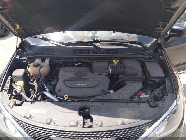 45363656 :رقم المزاد ، 2C4RC1BG6HR803587 vin ، 2017 Chrysler Pacifica Touring-l مزاد بيع