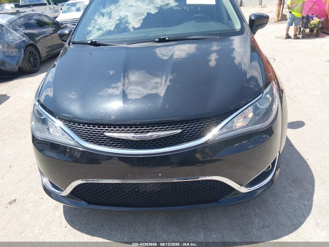 45363656 :رقم المزاد ، 2C4RC1BG6HR803587 vin ، 2017 Chrysler Pacifica Touring-l مزاد بيع