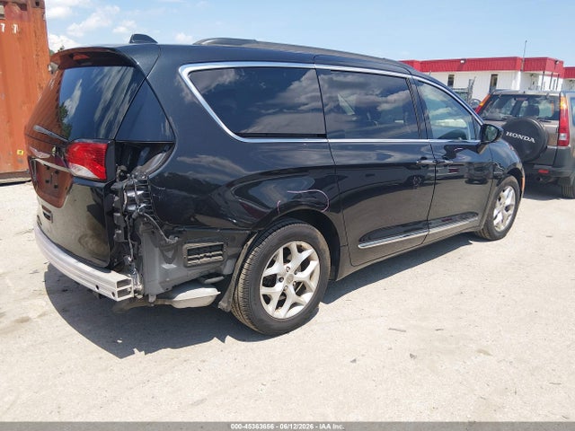 45363656 :رقم المزاد ، 2C4RC1BG6HR803587 vin ، 2017 Chrysler Pacifica Touring-l مزاد بيع