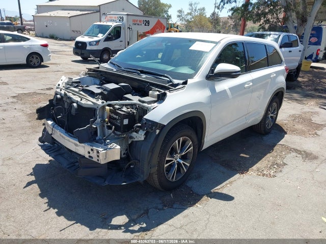 Toyota Highlander Le 2017 5TDZARFH4HS027572 Image 2