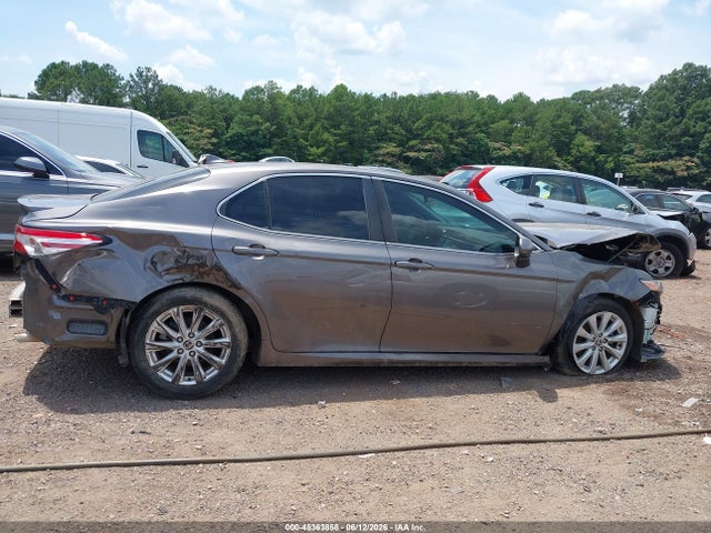 45363858 :رقم المزاد ، 4T1C11AK1LU963756 vin ، 2020 Toyota Camry Le مزاد بيع
