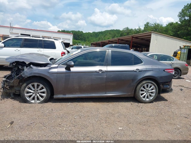 45363858 :رقم المزاد ، 4T1C11AK1LU963756 vin ، 2020 Toyota Camry Le مزاد بيع