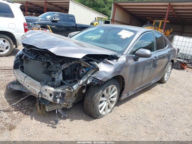 45363858 :رقم المزاد ، 4T1C11AK1LU963756 vin ، 2020 Toyota Camry Le مزاد بيع