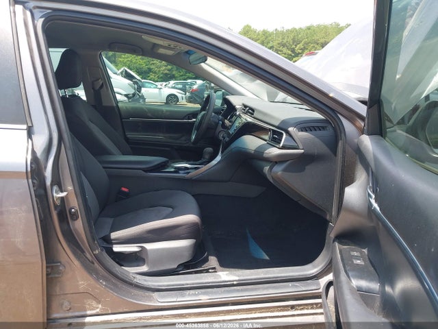 45363858 :رقم المزاد ، 4T1C11AK1LU963756 vin ، 2020 Toyota Camry Le مزاد بيع