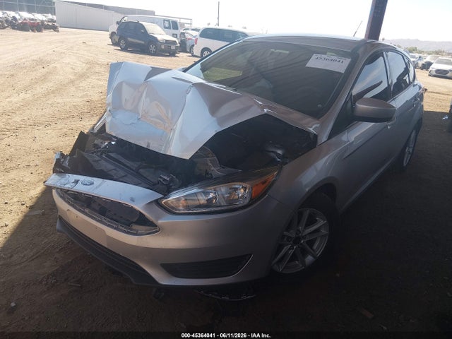 Ford FOCUS SE 2018 1FADP3K29JL207859 Image 2