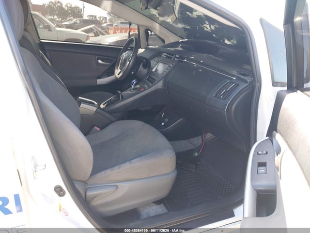 Toyota Prius Two 2014 JTDKN3DUXE0385471 Image 5