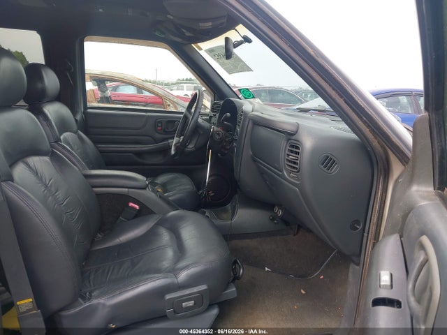 45364352 :رقم المزاد ، 1GNDT13W1W2178230 vin ، 1998 Chevrolet Blazer Lt مزاد بيع