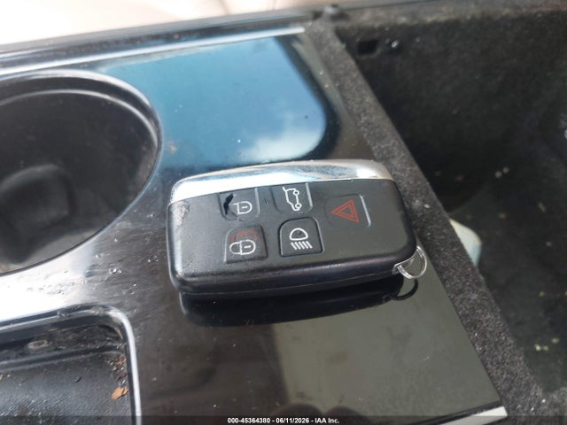 45364380 :رقم المزاد ، SAJAD4BG4HA950461 vin ، 2017 Jaguar Xe 25t Premium مزاد بيع