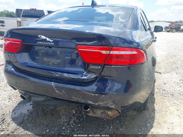 45364380 :رقم المزاد ، SAJAD4BG4HA950461 vin ، 2017 Jaguar Xe 25t Premium مزاد بيع