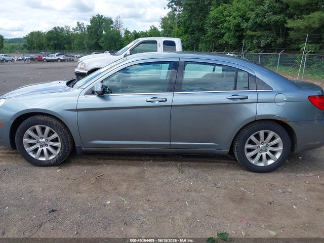 45364409 :رقم المزاد ، 1C3CC5FB7AN205429 vin ، 2010 Chrysler Sebring Limited مزاد بيع