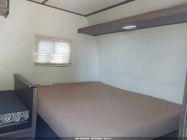 Riverside Travel Trailer 2018 521BT2114JP016720 Image 5