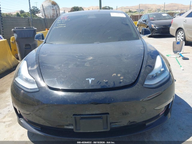 45364532 :رقم المزاد ، 5YJ3E1EA5JF034475 vin ، 2018 Tesla Model 3 Long Range/mid Range مزاد بيع