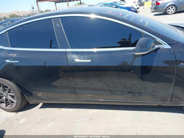 45364532 :رقم المزاد ، 5YJ3E1EA5JF034475 vin ، 2018 Tesla Model 3 Long Range/mid Range مزاد بيع