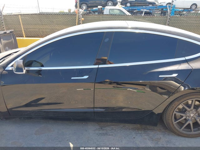 45364532 :رقم المزاد ، 5YJ3E1EA5JF034475 vin ، 2018 Tesla Model 3 Long Range/mid Range مزاد بيع