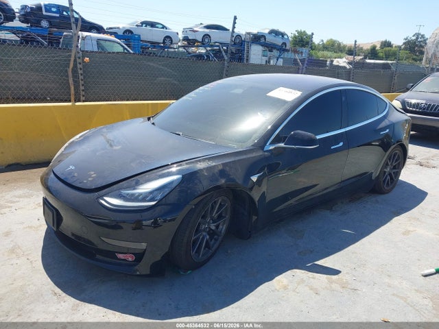 45364532 :رقم المزاد ، 5YJ3E1EA5JF034475 vin ، 2018 Tesla Model 3 Long Range/mid Range مزاد بيع
