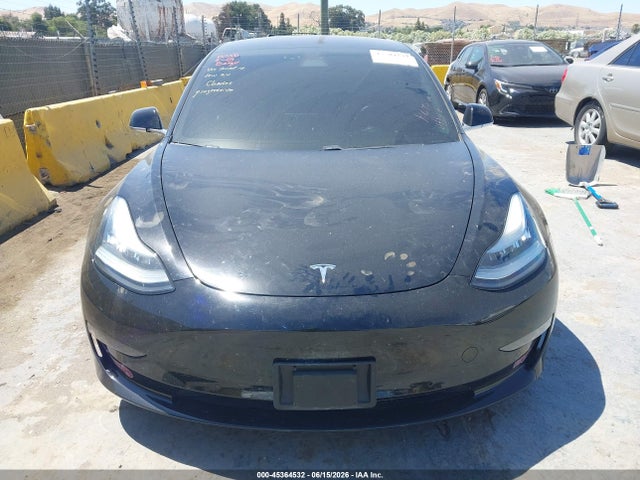 45364532 :رقم المزاد ، 5YJ3E1EA5JF034475 vin ، 2018 Tesla Model 3 Long Range/mid Range مزاد بيع