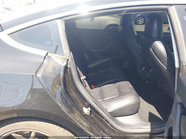 45364532 :رقم المزاد ، 5YJ3E1EA5JF034475 vin ، 2018 Tesla Model 3 Long Range/mid Range مزاد بيع