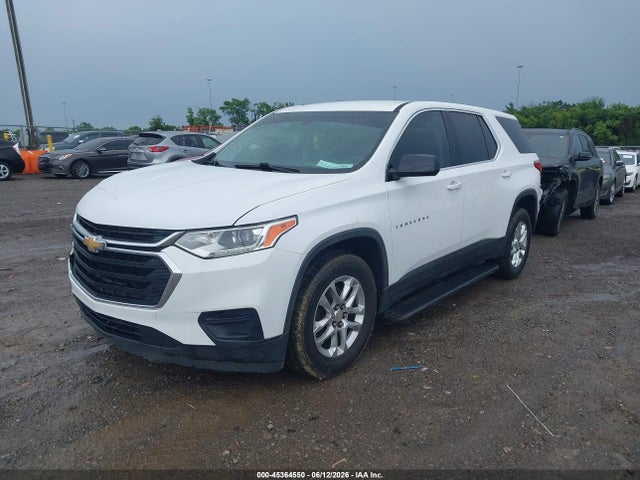 Chevrolet Traverse Ls 2018 1GNERFKW6JJ204398 Image 2