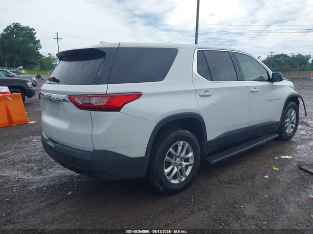 Chevrolet Traverse Ls 2018 1GNERFKW6JJ204398 Image 4