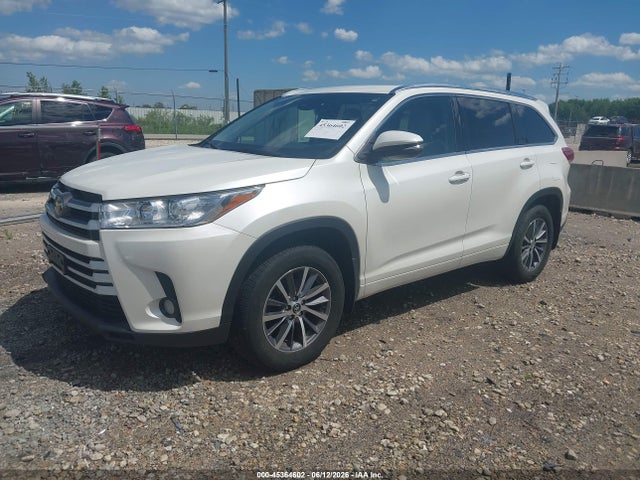 Toyota Highlander Xle 2017 5TDJZRFH4HS521856 Image 2