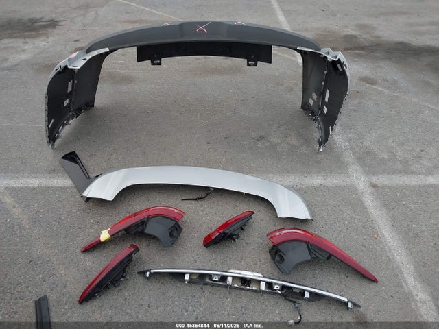 1GNERFKW3JJ245572 Chevrolet Traverse Ls