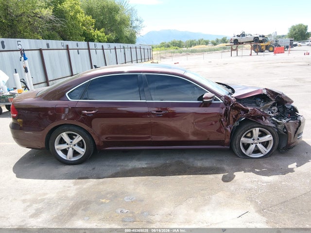 2013 Volkswagen Passat 2.5l Se მანქანა იყიდება აუქციონზე, vin: 1VWBP7A38DC104646, აუქციონის ნომერი: 45365025