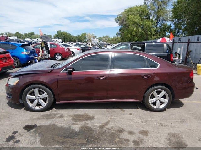2013 Volkswagen Passat 2.5l Se მანქანა იყიდება აუქციონზე, vin: 1VWBP7A38DC104646, აუქციონის ნომერი: 45365025