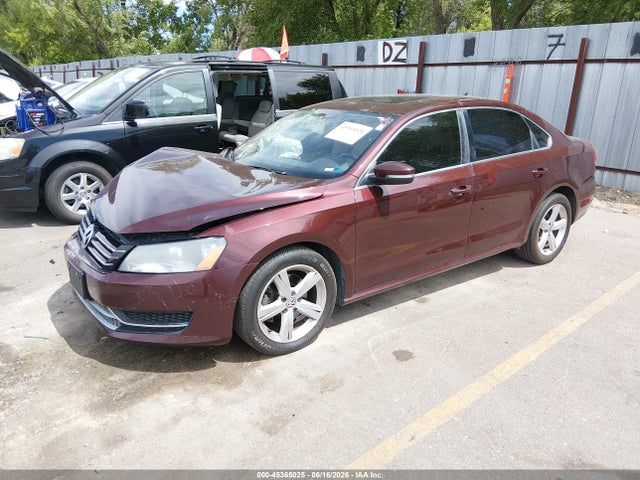 2013 Volkswagen Passat 2.5l Se მანქანა იყიდება აუქციონზე, vin: 1VWBP7A38DC104646, აუქციონის ნომერი: 45365025