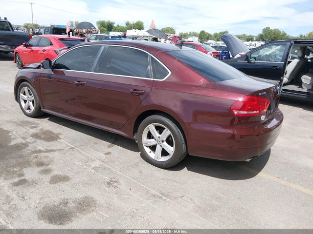 2013 Volkswagen Passat 2.5l Se მანქანა იყიდება აუქციონზე, vin: 1VWBP7A38DC104646, აუქციონის ნომერი: 45365025