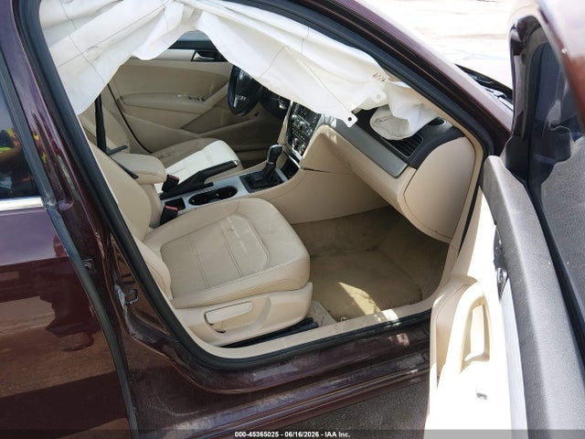 2013 Volkswagen Passat 2.5l Se მანქანა იყიდება აუქციონზე, vin: 1VWBP7A38DC104646, აუქციონის ნომერი: 45365025