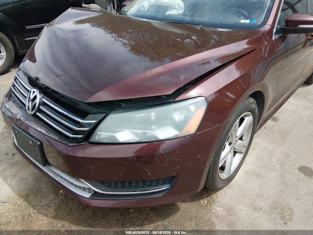 2013 Volkswagen Passat 2.5l Se მანქანა იყიდება აუქციონზე, vin: 1VWBP7A38DC104646, აუქციონის ნომერი: 45365025