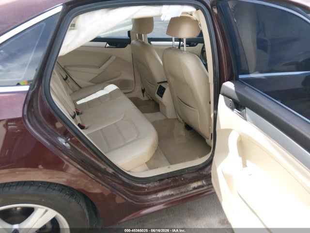2013 Volkswagen Passat 2.5l Se მანქანა იყიდება აუქციონზე, vin: 1VWBP7A38DC104646, აუქციონის ნომერი: 45365025