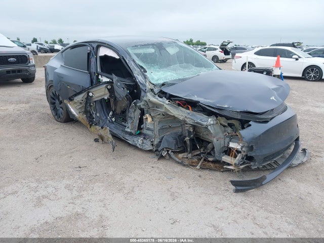 45365178 :رقم المزاد ، 7SAYGDEF4NF540644 vin ، 2022 Tesla Model Y Performance Dual Motor All-wheel Drive مزاد بيع