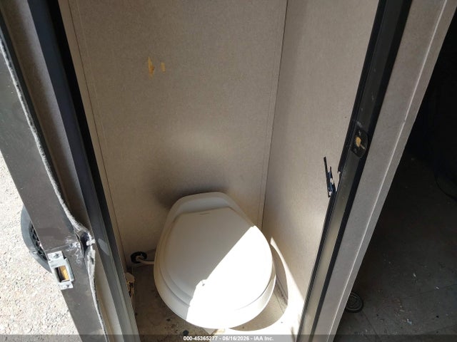 45365277 :رقم المزاد ، 7J3S1EB13NS006228 vin ، 2022 Sunray Motorhome مزاد بيع