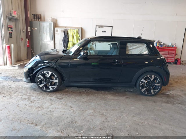 Продажа на аукционе авто 2025 Mini Hardtop Cooper S, vin: WMW23GD0XS2W16019, номер лота: 45365357
