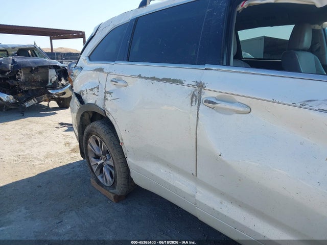 Toyota Highlander Le Plus V6 2016 5TDBKRFHXGS242144 Image 16
