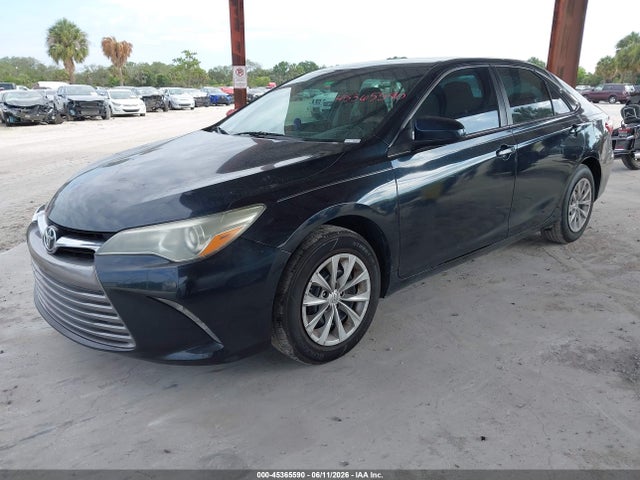 2015 Toyota Camry Le მანქანა იყიდება აუქციონზე, vin: 4T4BF1FKXFR471310, აუქციონის ნომერი: 45365590
