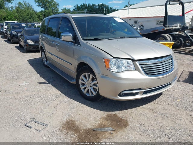 Chrysler Town &amp; Country Limited Platinum 2016 2C4RC1GG5GR207068 main image