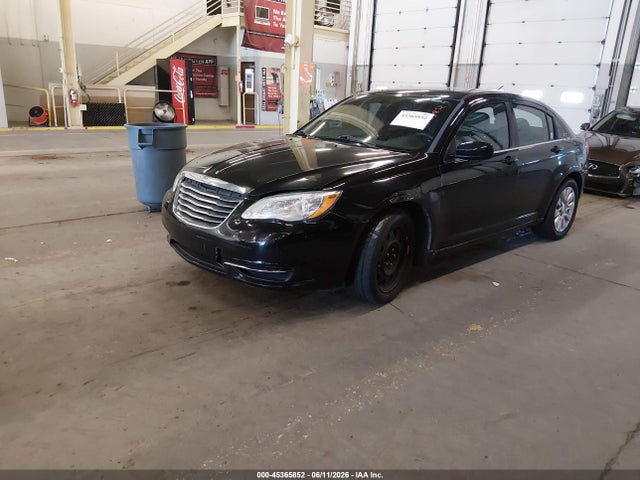 Chrysler 200 Touring 2014 1C3CCBBBXEN184974 Image 2