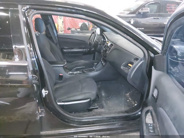 Chrysler 200 Touring 2014 1C3CCBBBXEN184974 Image 5