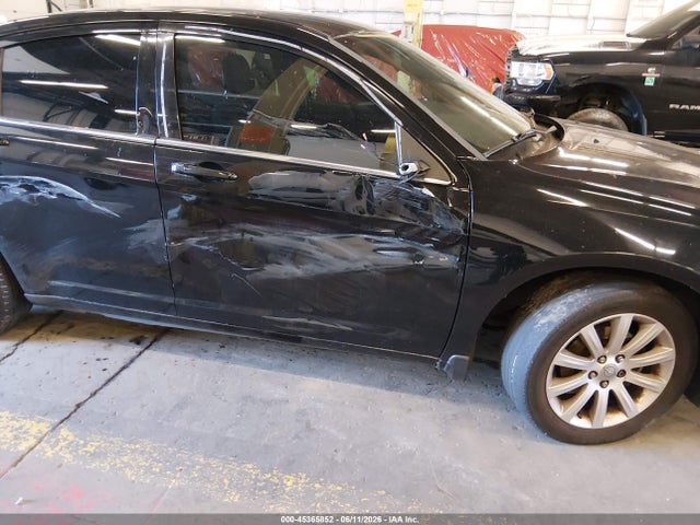 Chrysler 200 Touring 2014 1C3CCBBBXEN184974 Image 6