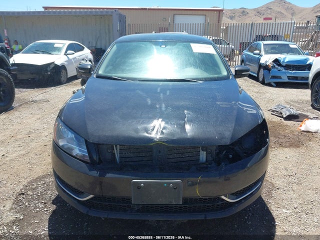 1VWAT7A33FC046049 Volkswagen Passat 1.8t Wolfsburg Edition