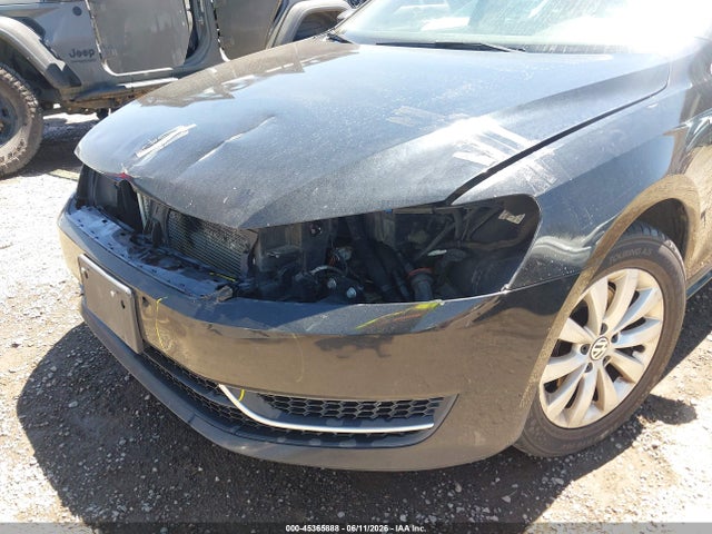 1VWAT7A33FC046049 Volkswagen Passat 1.8t Wolfsburg Edition