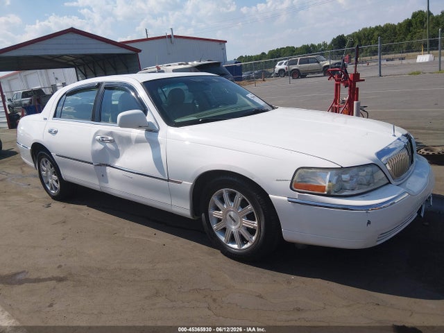 45365930 :رقم المزاد ، 2LNHM82VX9X612523 vin ، 2009 Lincoln Town Car Signature Limited مزاد بيع