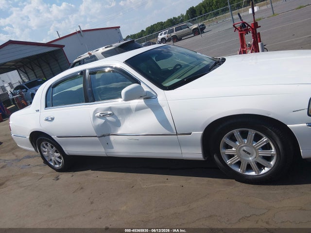 45365930 :رقم المزاد ، 2LNHM82VX9X612523 vin ، 2009 Lincoln Town Car Signature Limited مزاد بيع