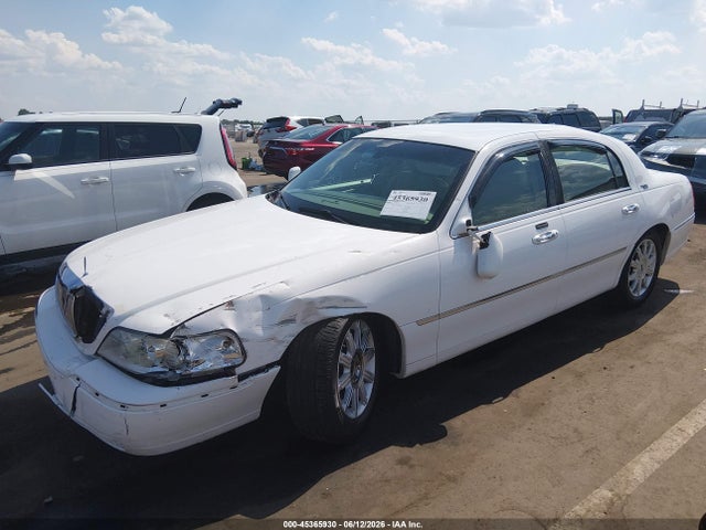 45365930 :رقم المزاد ، 2LNHM82VX9X612523 vin ، 2009 Lincoln Town Car Signature Limited مزاد بيع