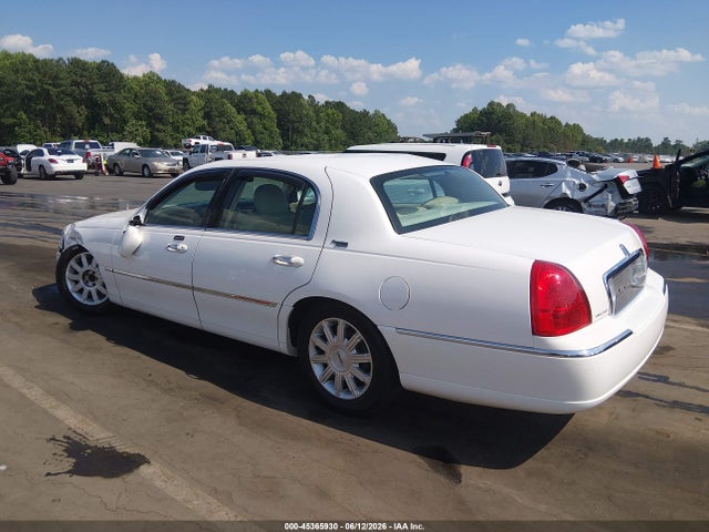 45365930 :رقم المزاد ، 2LNHM82VX9X612523 vin ، 2009 Lincoln Town Car Signature Limited مزاد بيع