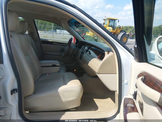 45365930 :رقم المزاد ، 2LNHM82VX9X612523 vin ، 2009 Lincoln Town Car Signature Limited مزاد بيع