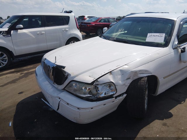 45365930 :رقم المزاد ، 2LNHM82VX9X612523 vin ، 2009 Lincoln Town Car Signature Limited مزاد بيع
