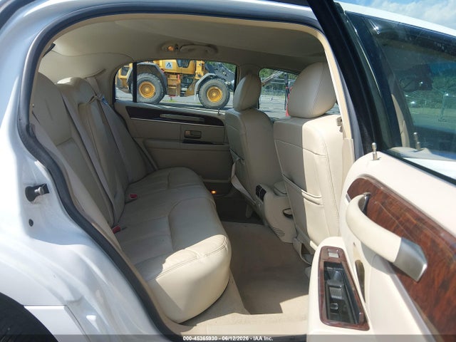 45365930 :رقم المزاد ، 2LNHM82VX9X612523 vin ، 2009 Lincoln Town Car Signature Limited مزاد بيع
